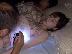 Cô thu ngân ở tiệm mát-xa chân ở Shehong đã chủ động rủ tôi đi quan hệ tình dục