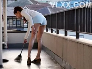 Em nhân viên bán đồ lót nữ nhưng chỉ tiếp cận khách nam đã có bà xã để bán